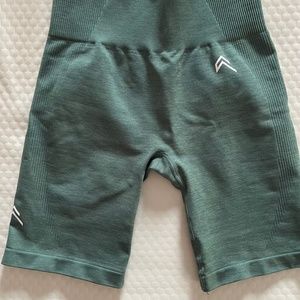 Oner Active CLASSIC SEAMLESS SHORTS (NEVER WORN)